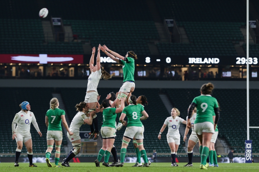 London, UK. 27th February 2016. A lineout during the Women's Six Nations match between England and Ireland at Twickenham. England won the match 13 - 9. Credit: Elsie Kibue / Alamy Live News